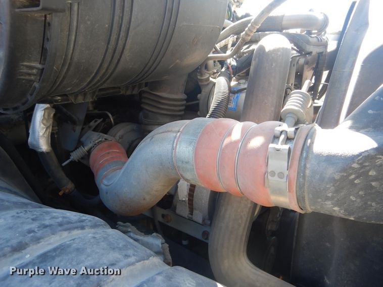 image for item DI2455 2011 International 4400 digger derrick truck