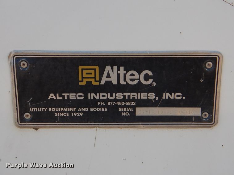 image for item DI2455 2011 International 4400 digger derrick truck