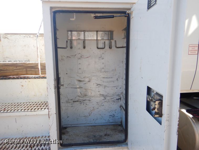 image for item DI2455 2011 International 4400 digger derrick truck