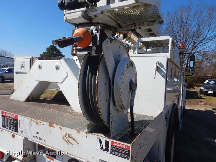 image for item DI2455 2011 International 4400 digger derrick truck