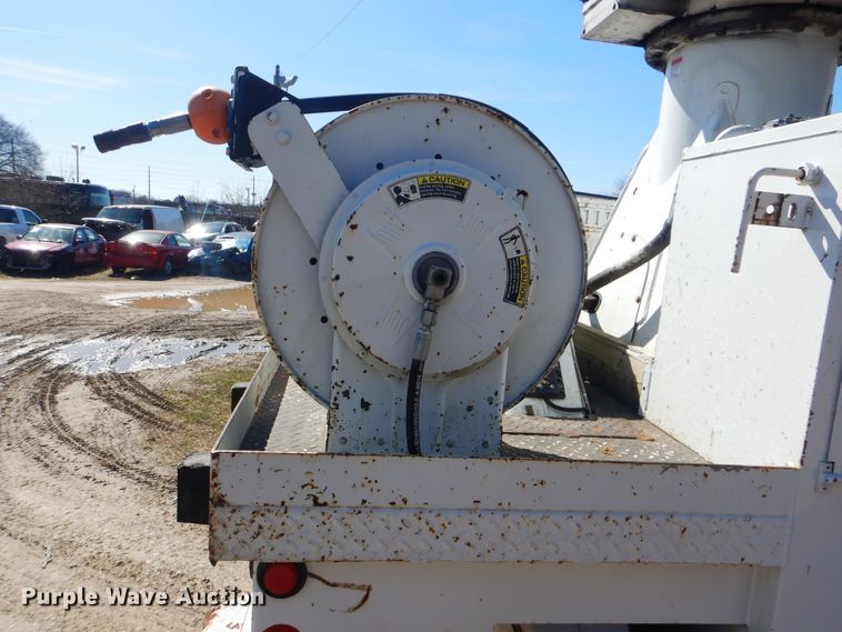 image for item DI2455 2011 International 4400 digger derrick truck