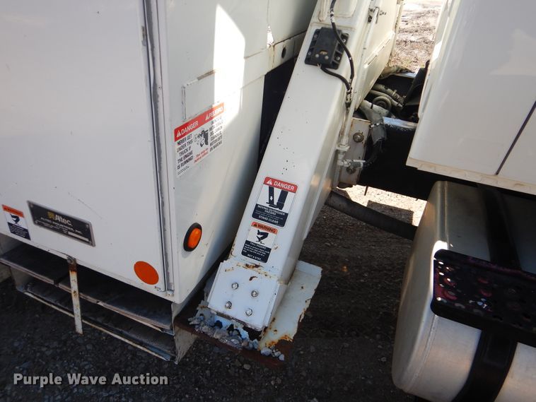 image for item DI2455 2011 International 4400 digger derrick truck