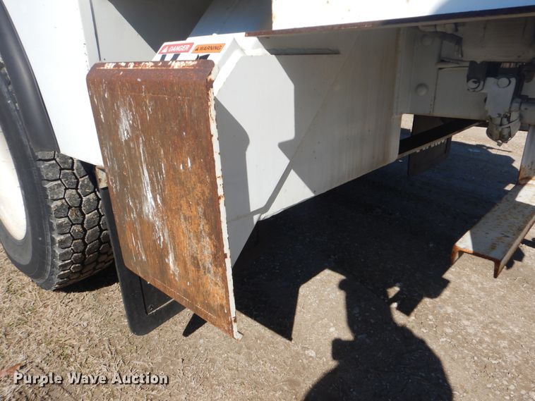 image for item DI2455 2011 International 4400 digger derrick truck