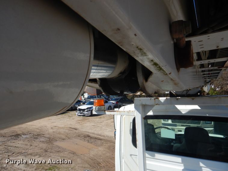 image for item DI2455 2011 International 4400 digger derrick truck