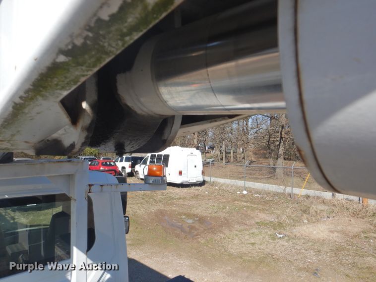 image for item DI2455 2011 International 4400 digger derrick truck