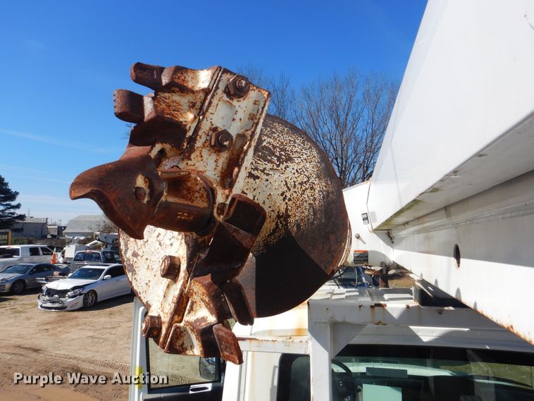 image for item DI2455 2011 International 4400 digger derrick truck