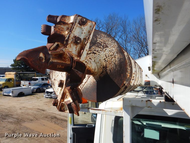 image for item DI2455 2011 International 4400 digger derrick truck