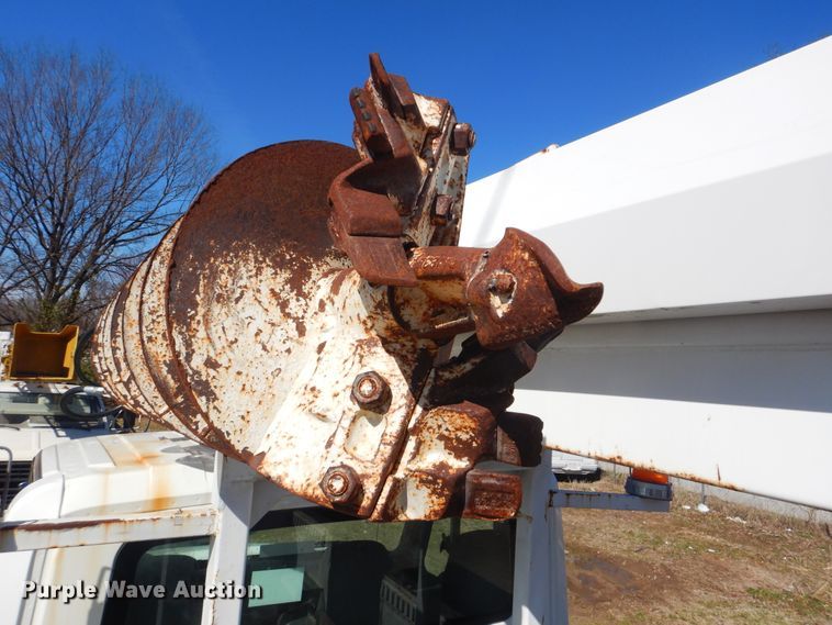 image for item DI2455 2011 International 4400 digger derrick truck