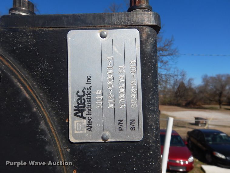 image for item DI2455 2011 International 4400 digger derrick truck