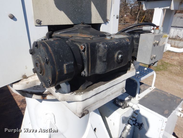 image for item DI2455 2011 International 4400 digger derrick truck