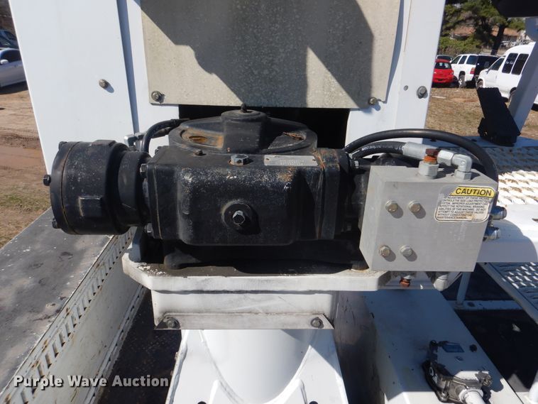 image for item DI2455 2011 International 4400 digger derrick truck