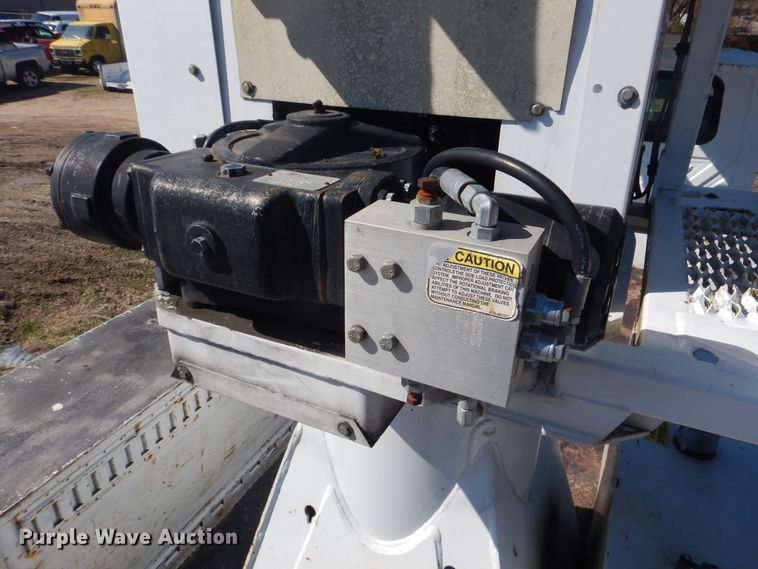 image for item DI2455 2011 International 4400 digger derrick truck