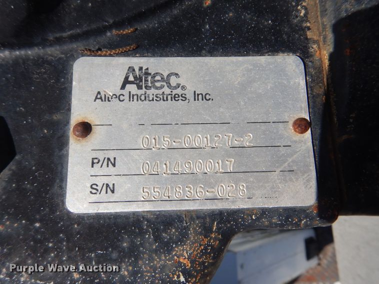 image for item DI2455 2011 International 4400 digger derrick truck