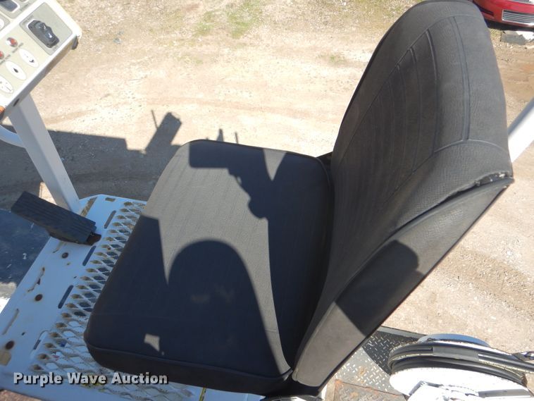 image for item DI2455 2011 International 4400 digger derrick truck