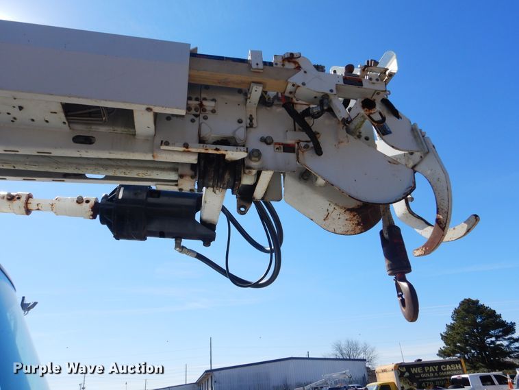 image for item DI2455 2011 International 4400 digger derrick truck