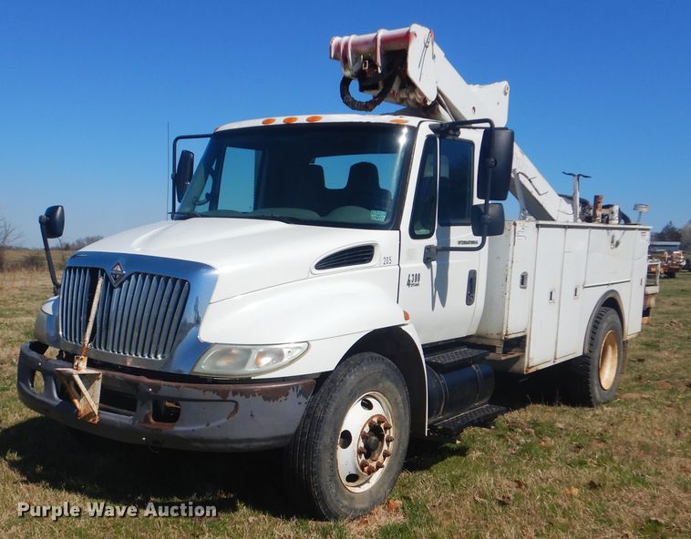 image for item DI2456 2006 International 4300 bucket truck