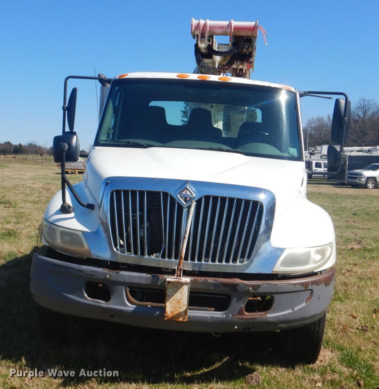 image for item DI2456 2006 International 4300 bucket truck