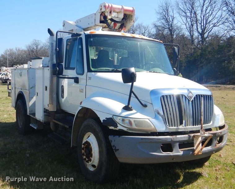image for item DI2456 2006 International 4300 bucket truck