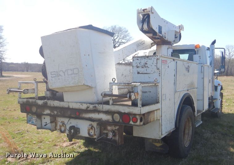 image for item DI2456 2006 International 4300 bucket truck