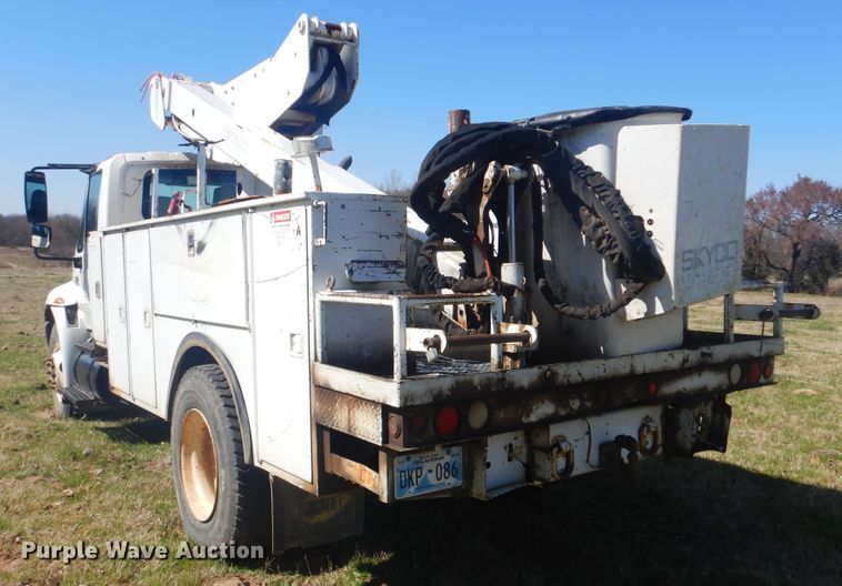 image for item DI2456 2006 International 4300 bucket truck