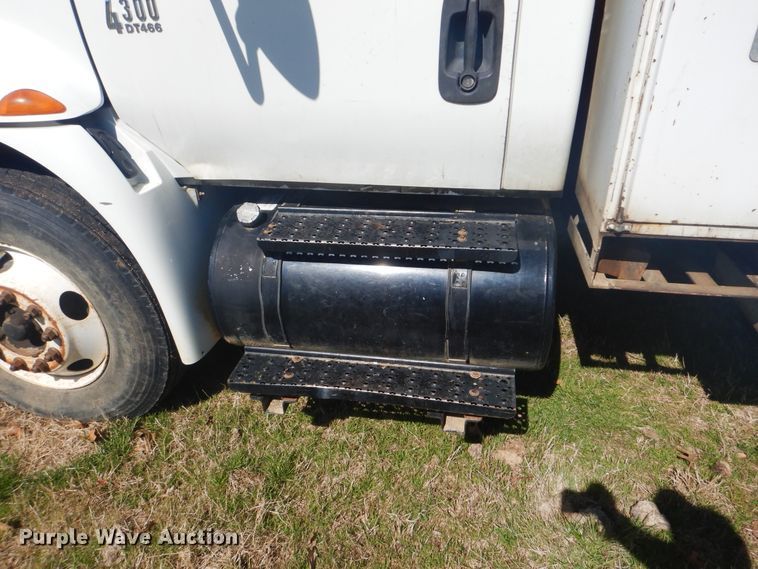 image for item DI2456 2006 International 4300 bucket truck