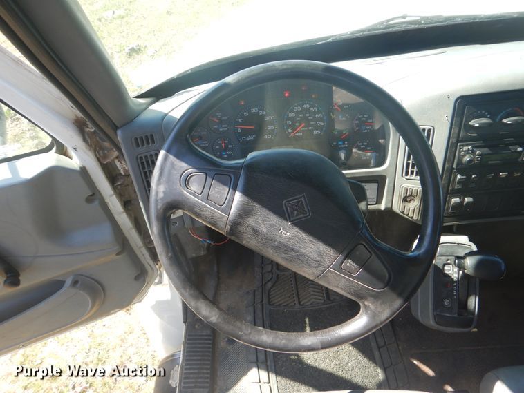 image for item DI2456 2006 International 4300 bucket truck