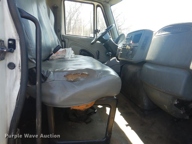 image for item DI2456 2006 International 4300 bucket truck