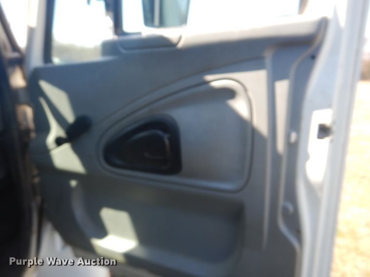 image for item DI2456 2006 International 4300 bucket truck