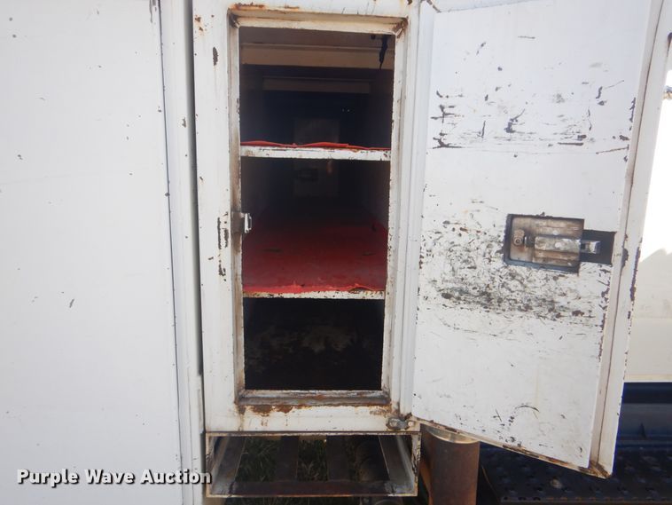 image for item DI2456 2006 International 4300 bucket truck