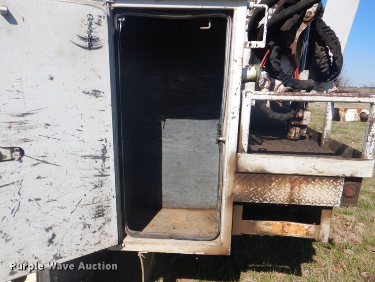 image for item DI2456 2006 International 4300 bucket truck