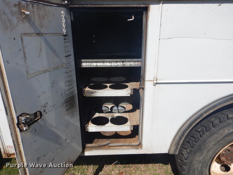 image for item DI2456 2006 International 4300 bucket truck