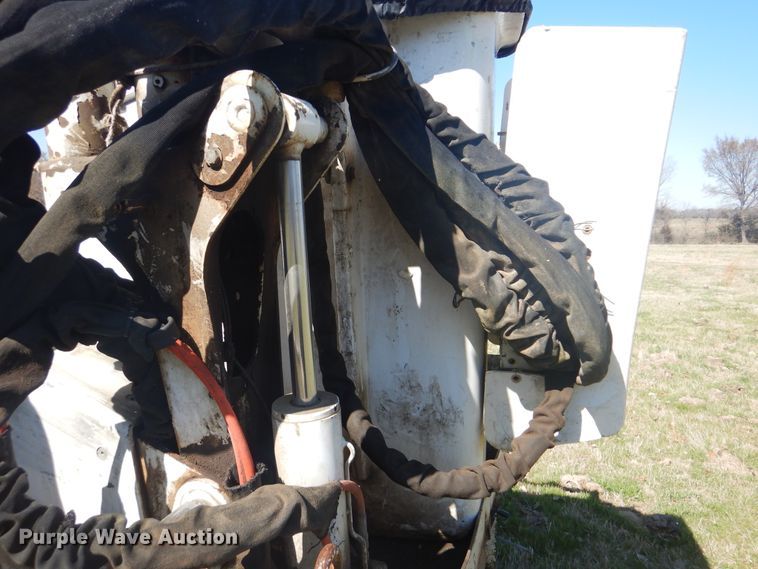 image for item DI2456 2006 International 4300 bucket truck