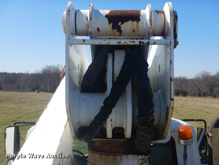 image for item DI2456 2006 International 4300 bucket truck