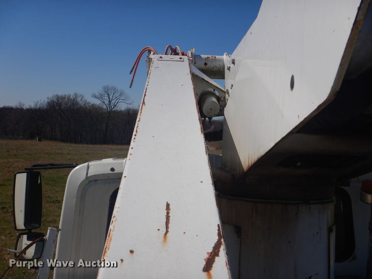image for item DI2456 2006 International 4300 bucket truck