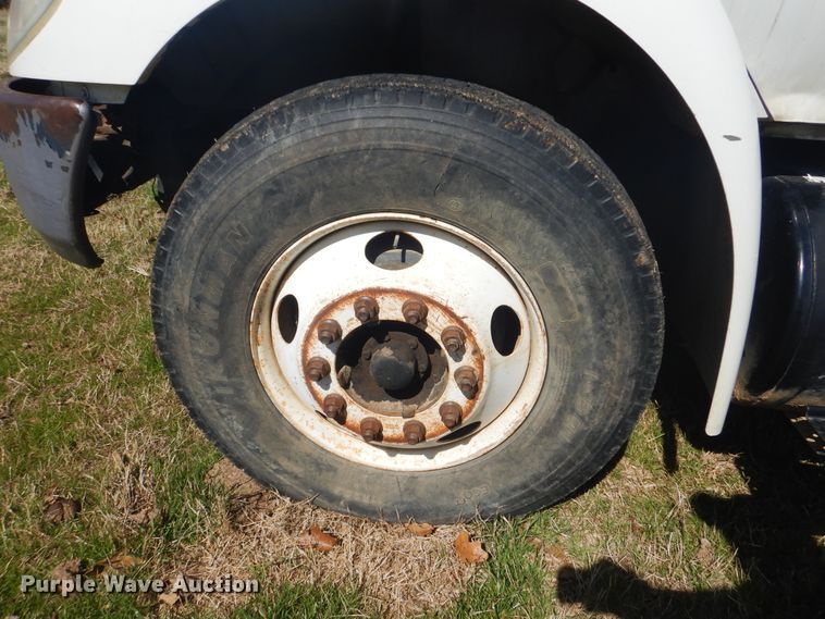 image for item DI2456 2006 International 4300 bucket truck