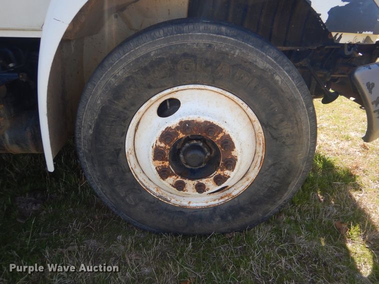 image for item DI2456 2006 International 4300 bucket truck