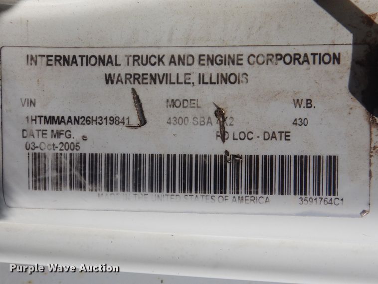 image for item DI2456 2006 International 4300 bucket truck