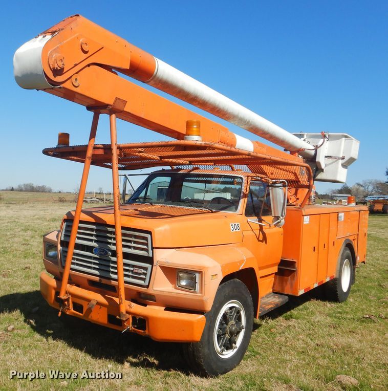 image for item DI2457 1993 Ford F700 bucket truck