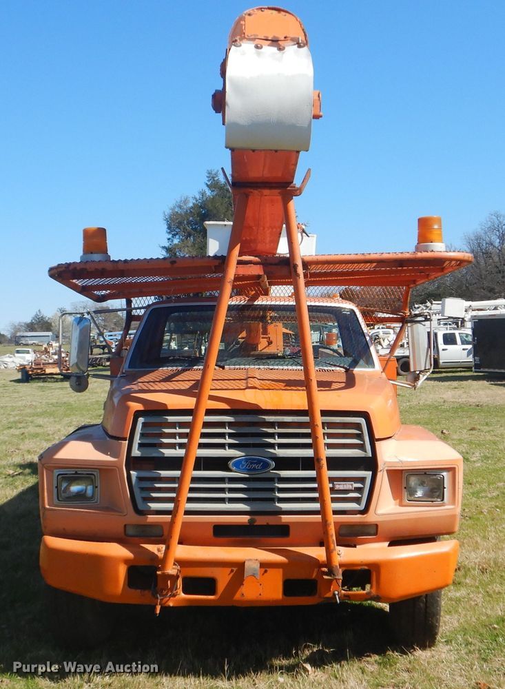 image for item DI2457 1993 Ford F700 bucket truck