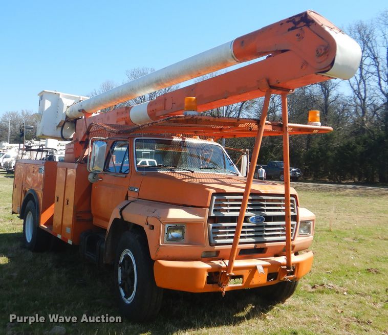 image for item DI2457 1993 Ford F700 bucket truck