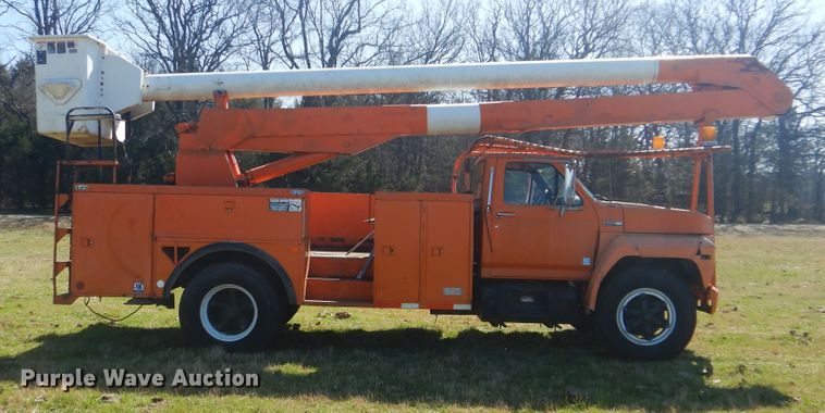 image for item DI2457 1993 Ford F700 bucket truck