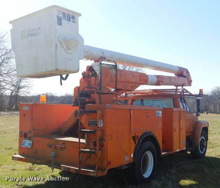 image for item DI2457 1993 Ford F700 bucket truck