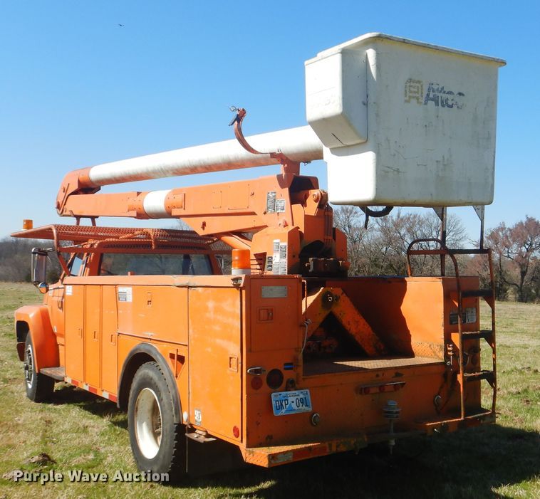 image for item DI2457 1993 Ford F700 bucket truck
