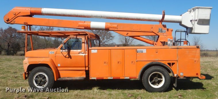 image for item DI2457 1993 Ford F700 bucket truck