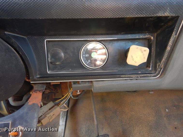 image for item DI2457 1993 Ford F700 bucket truck