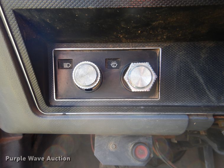 image for item DI2457 1993 Ford F700 bucket truck