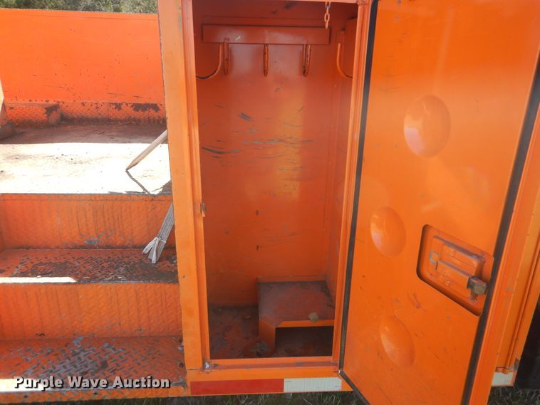 image for item DI2457 1993 Ford F700 bucket truck