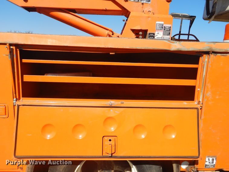 image for item DI2457 1993 Ford F700 bucket truck