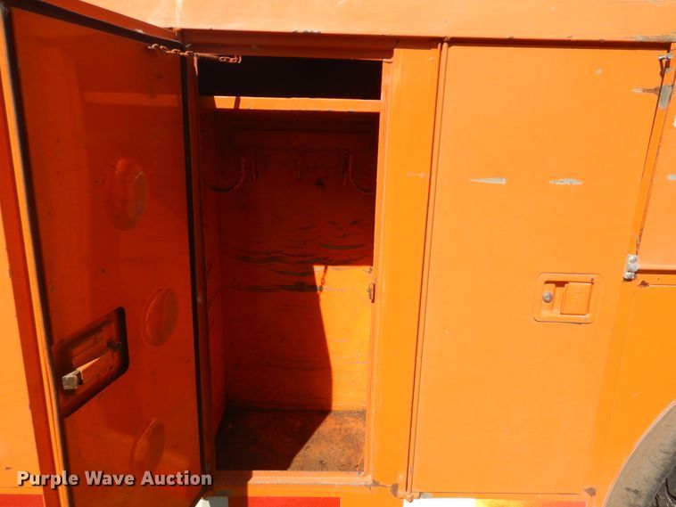 image for item DI2457 1993 Ford F700 bucket truck