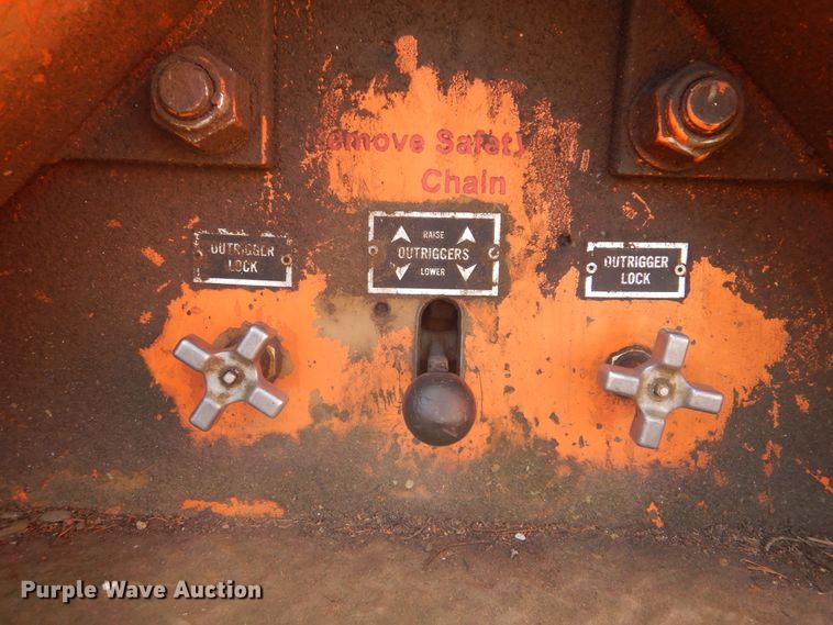 image for item DI2457 1993 Ford F700 bucket truck